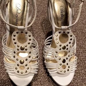 Sz 7 Beige and bronze cage heels